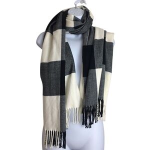 Gap Buffalo Plaid Check Pattern Tassel Trim Scarf